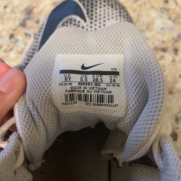 Nike Youth Kids Air Max Infuriate Basketball Shoes - Picture 4 of 4